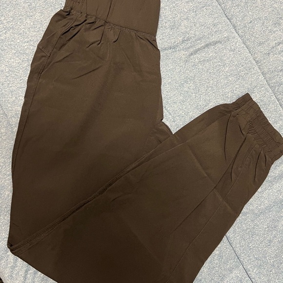 Halara High Waisted Elastic Waistband Casual Joggers - Picture 3 of 4